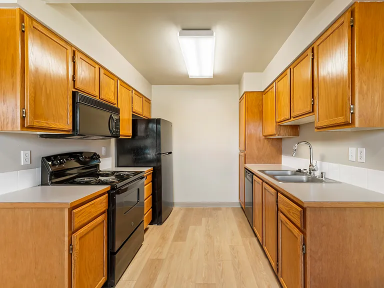 Ashton Apartments — Photo 67