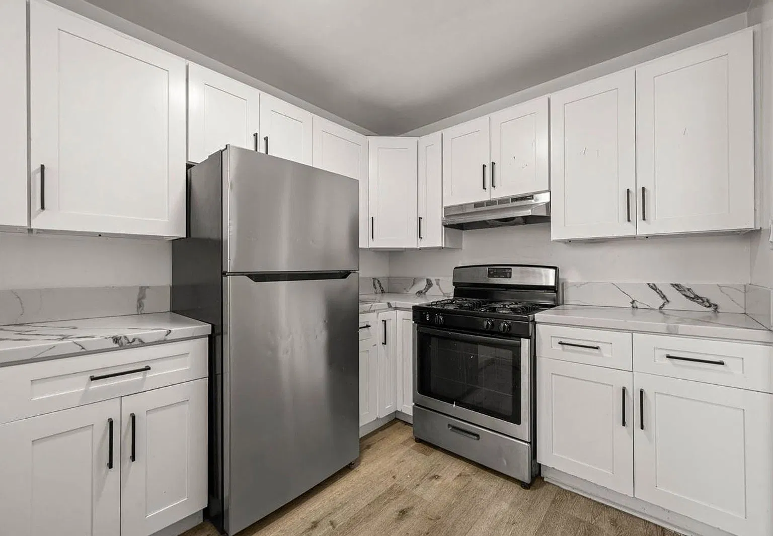 2 bed, 1.0 bath, 825 sqft, $2,076 — Photo 4