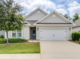 121 Lightning Bug Ln, Freeport, FL 32439