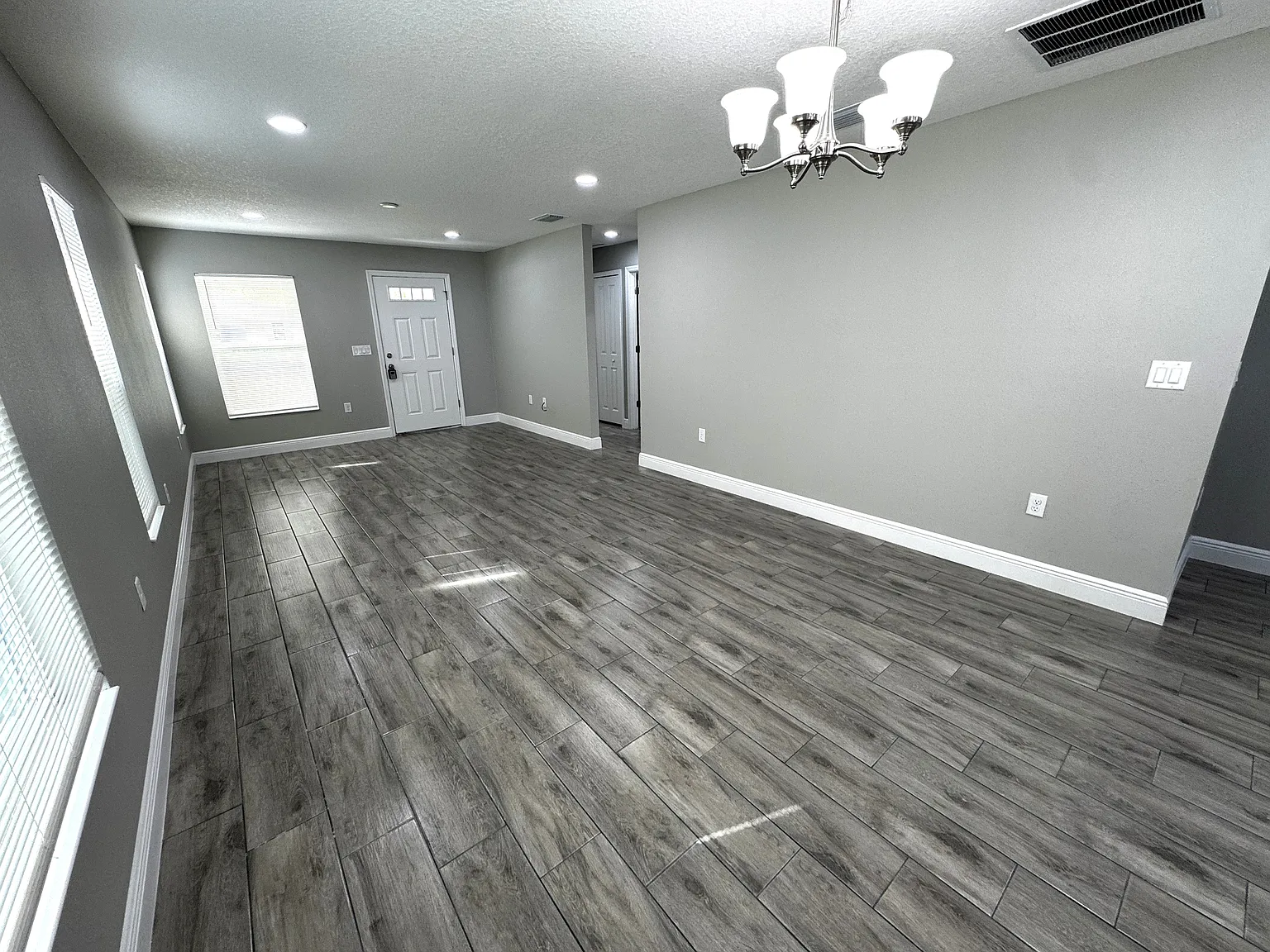 Newly built 3 Beds 2 Baths Vouchers accepted — Photo 3