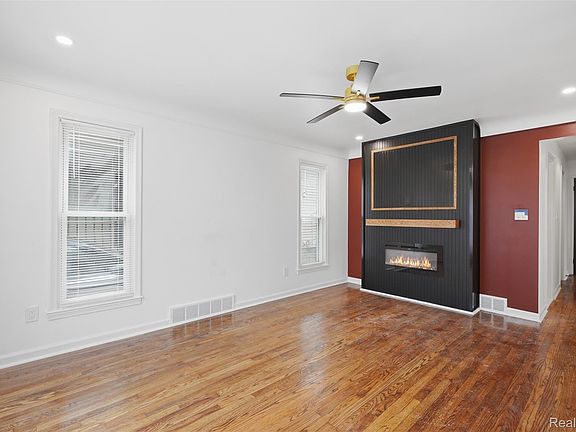 2nd image of 14736 Mansfield St