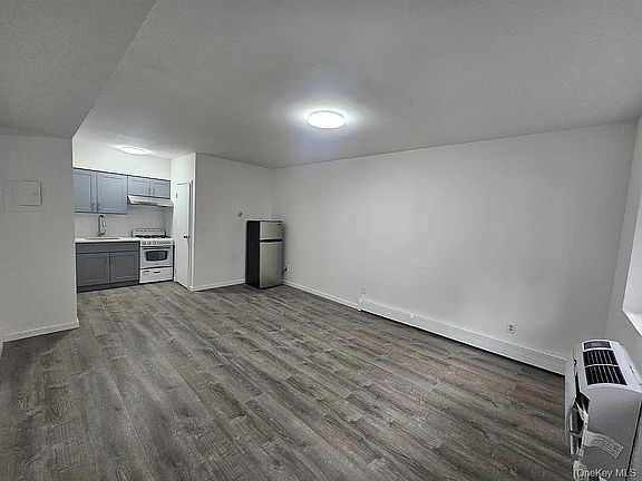 3rd image of 5861 44th Avenue #1B