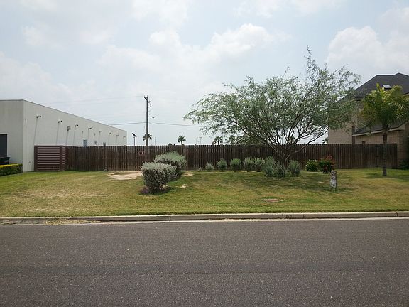 3rd image of 2006 N 44th Ln