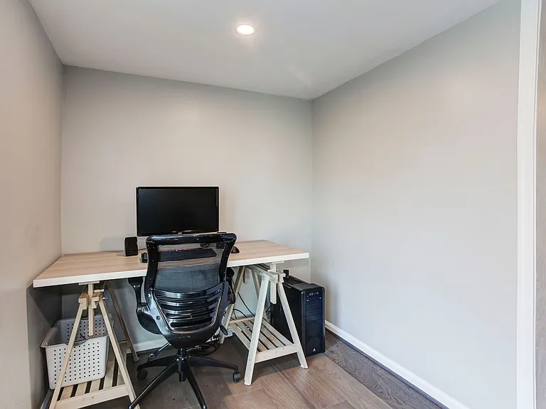 1169 Summit St NE — Photo 48
