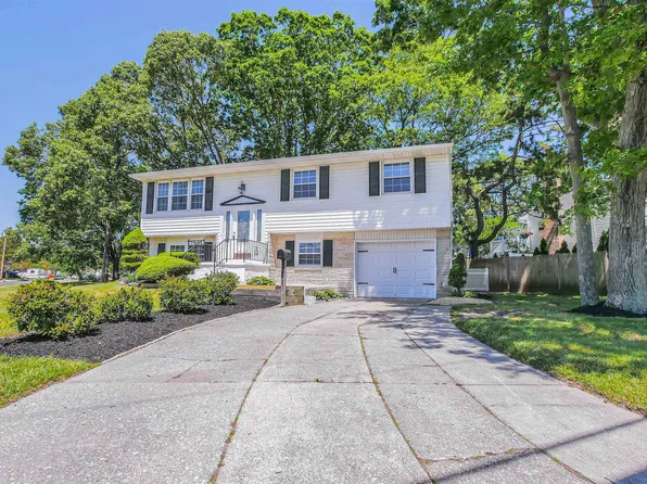 1017 W Groveland Ave, Somers Point, NJ 08244