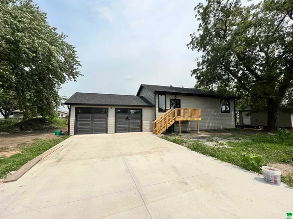1507 Maple St, Storm Lake, IA 50588