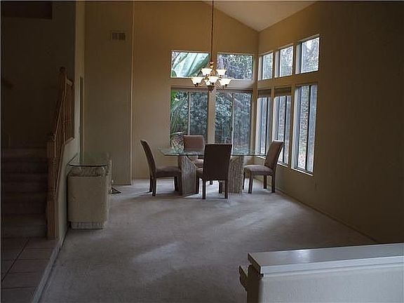 living room/dining room combinationa