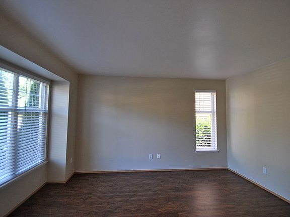 4th image of 16701 133rd Ave E