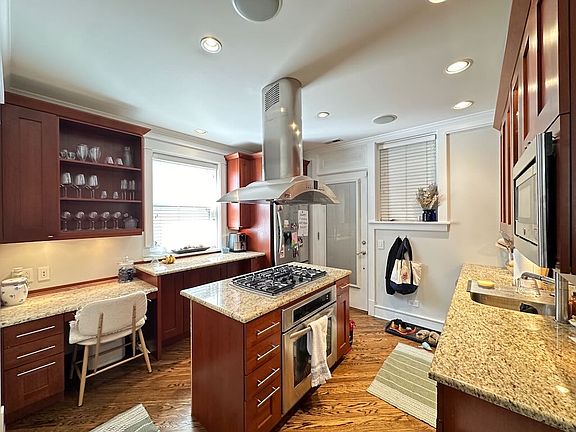 2nd image of 1406 W Cornelia Ave #3