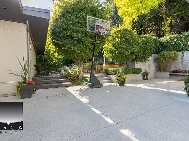 3295 Westmount Rd — Photo 32