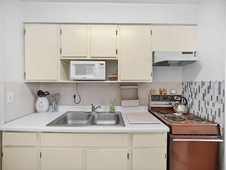 3821 E 32nd Ave — Photo 13