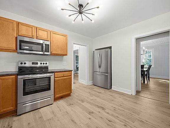 3rd image of 156 Moore Hill Ln