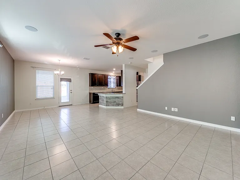 2423 Lazo Smt — Photo 5
