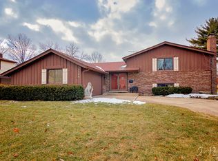 3206 N Volz Dr E, Arlington Heights, IL 60004
