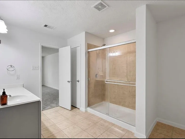 16119 Peach Bluff Ln — Photo 17