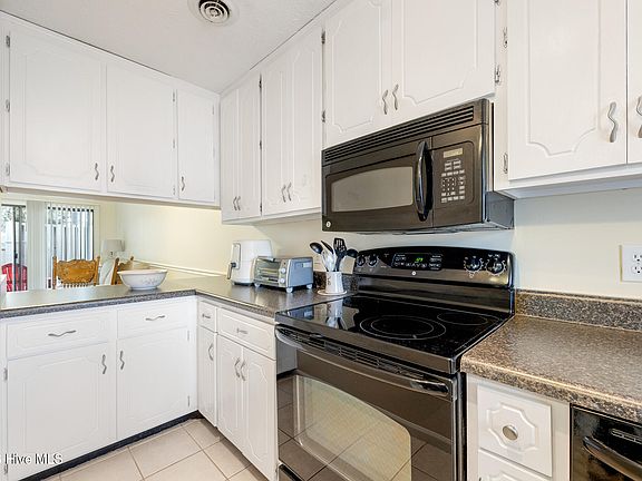 5th image of 940 Linden Road Unit 3