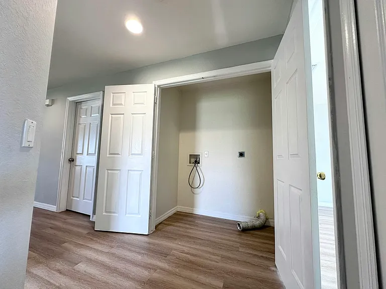 228 Homer Ave S — Photo 15