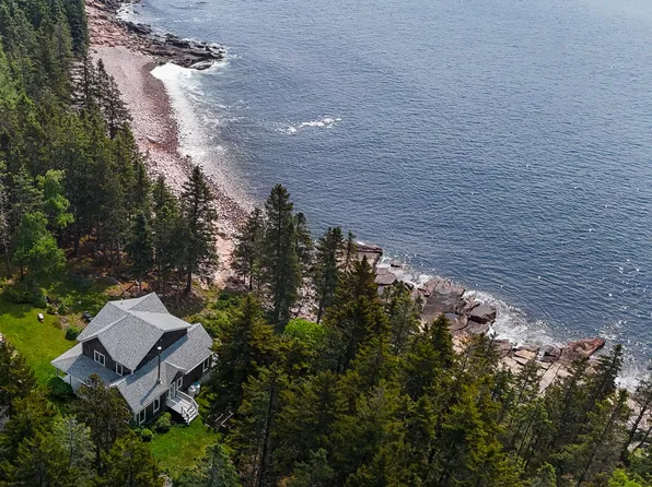 310 Red Point Road, Swans Island, ME 04685