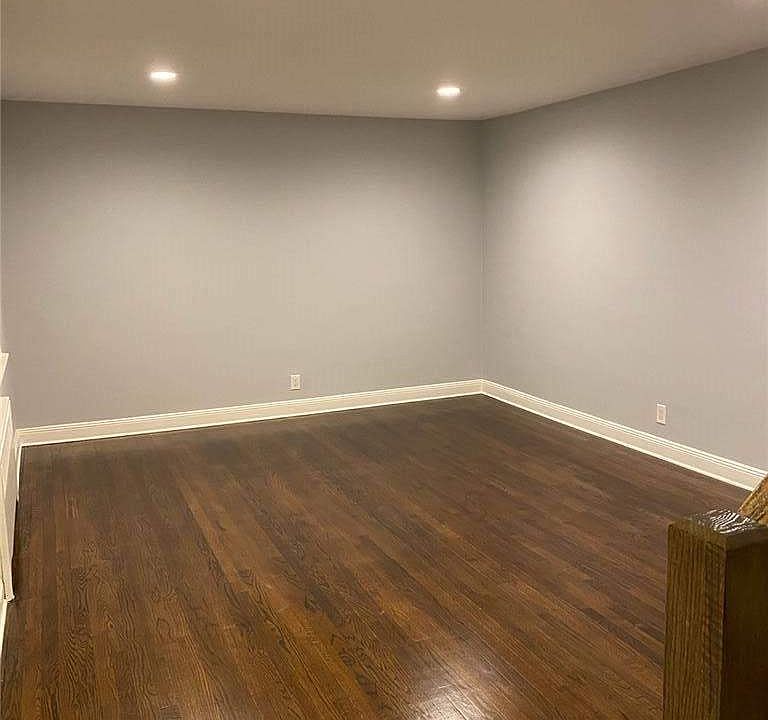 2nd image of 707 Campus St