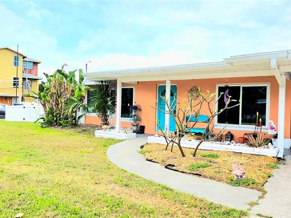 552 Trade Winds Dr, Dunedin, FL 34698