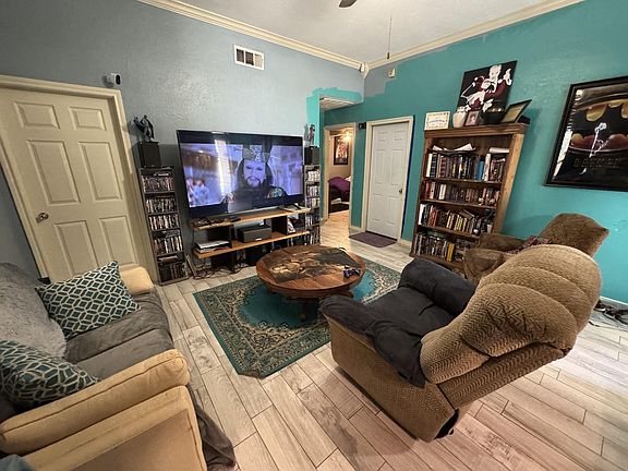5th image of 260 Clemmons St