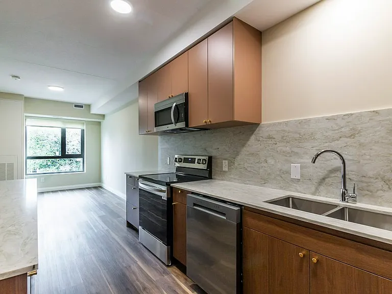 580 Coldstream Dr — Photo 1