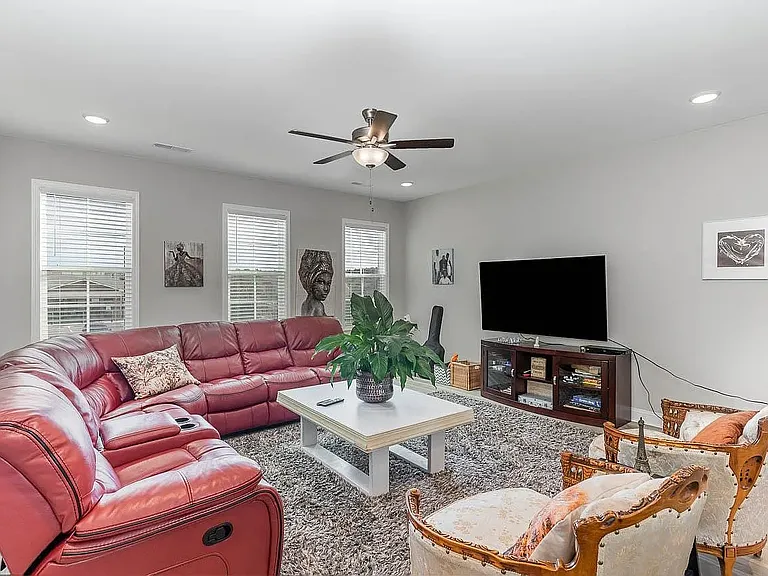 1006 Gateway Commons Cir — Photo 16