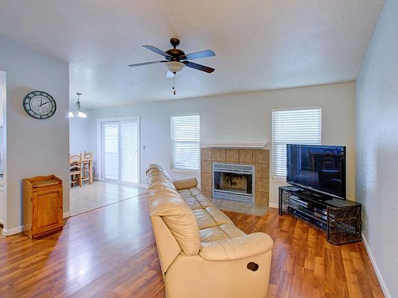 3rd image of 2137 Laredo Ln