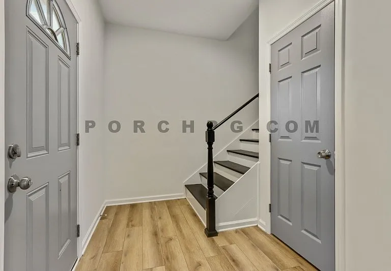 105 W Callahan St — Photo 12