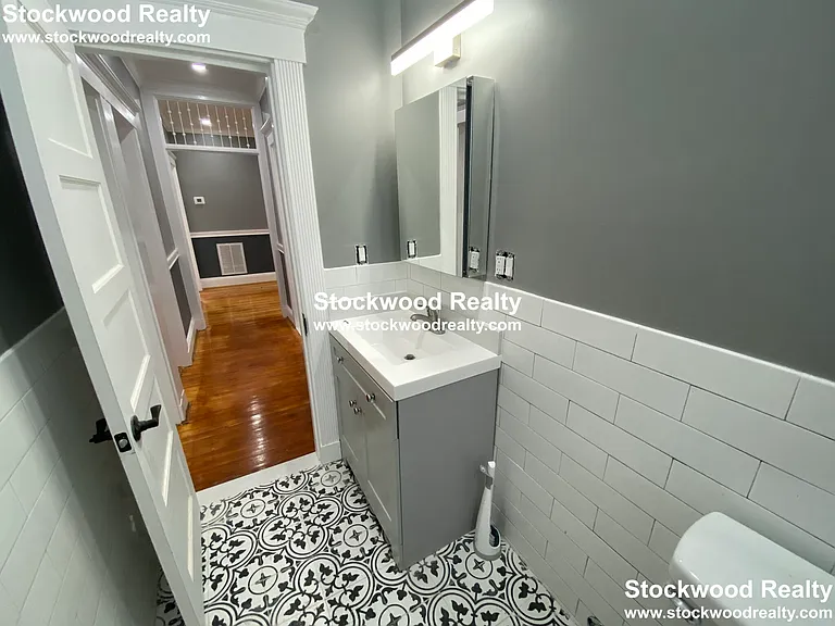 25 Hinckley St #3 — Photo 10