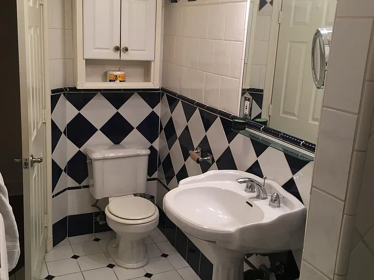 807 Westbourne Dr — Photo 16
