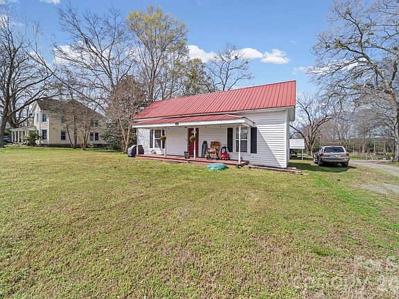 3rd image of 1930 S Post Rd