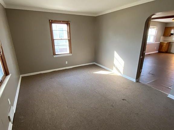 2nd image of 836 Marmion Ave