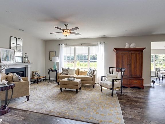 3rd image of 250 Manor Dr