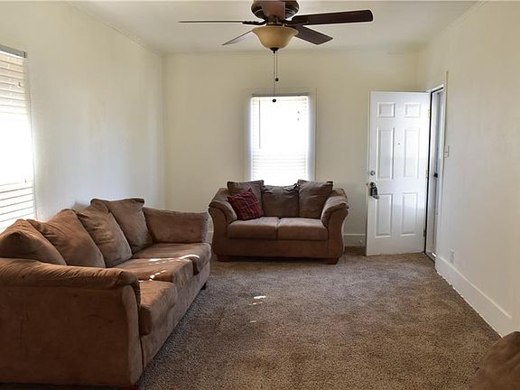 5th image of 212 W Mesquite St