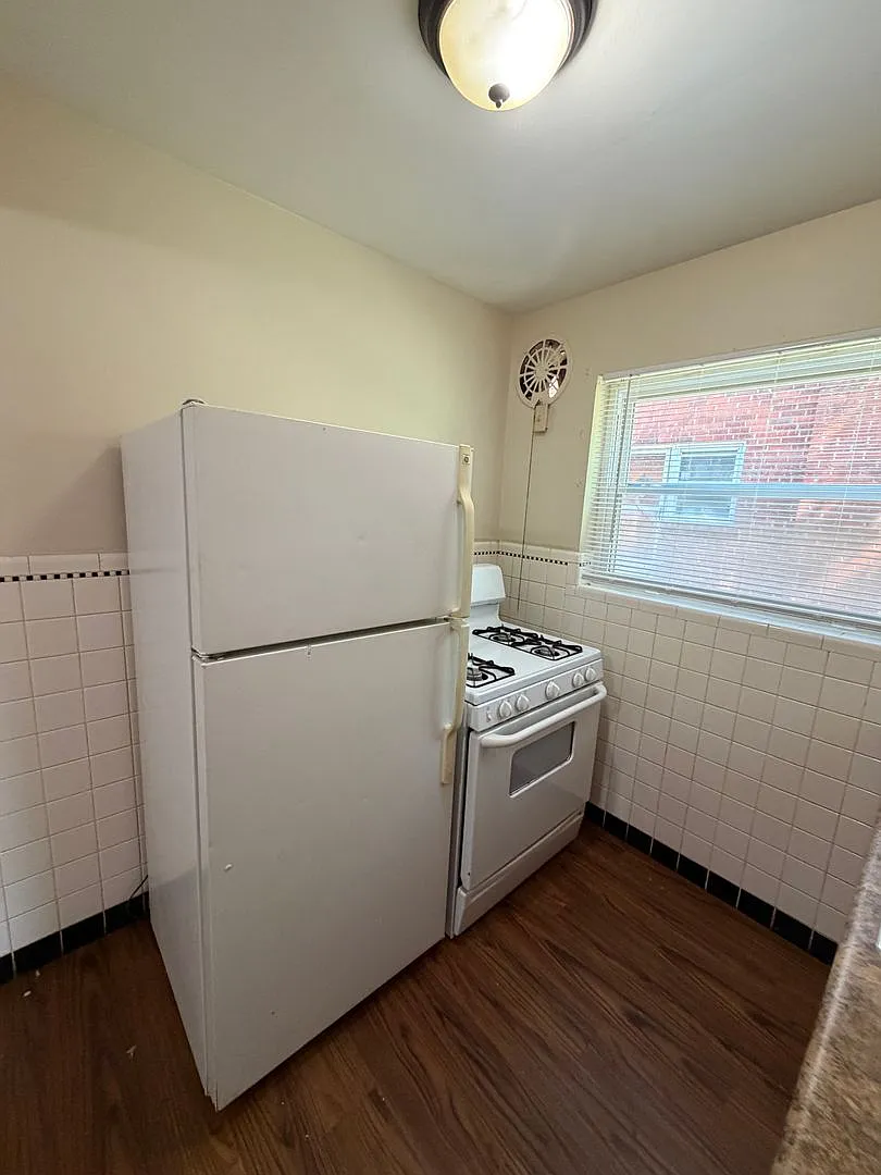5016 Newfield Ave — Photo 4