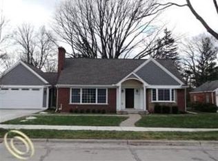 285 Stephens Rd, Grosse Pointe Farms, MI 48236