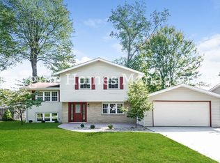 199 Beachwood Ave, Avon Lake, OH 44012