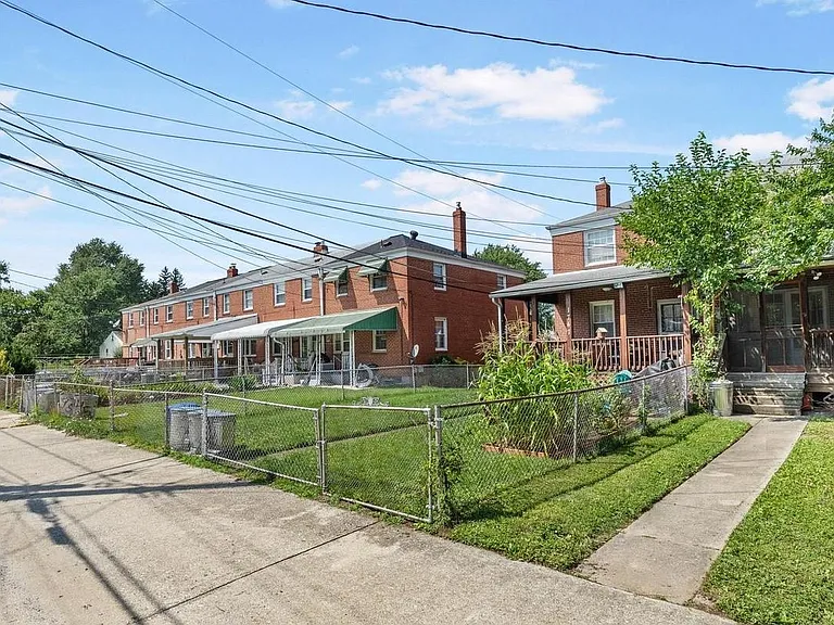 1749 Joan Ave — Photo 19