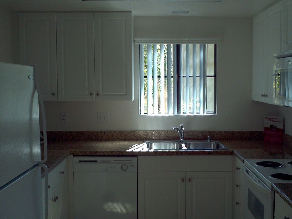 2nd image of 647 Hayes