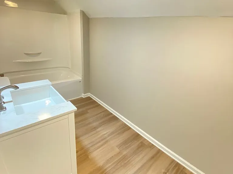 215 W Rice St — Photo 8