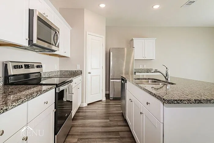 4 bed, 2.5 bath, 2260 sqft, $2,365 — Photo 3