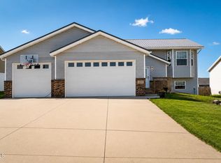 6515 Edgerly Ln, Bismarck, ND 58504