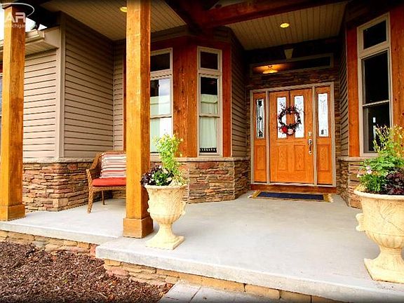 2nd image of 8481 Woodridge Dr