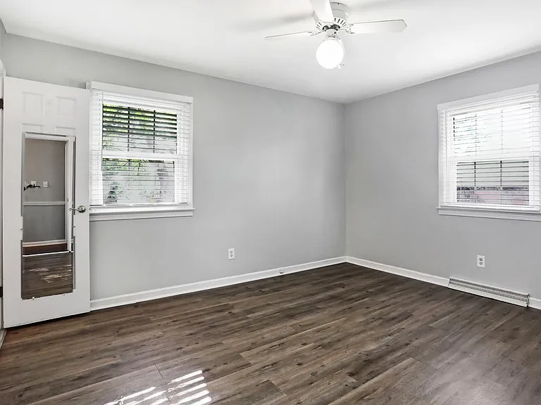 9803 Lakewood Dr W — Photo 24