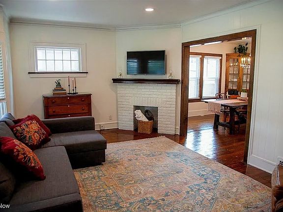 2nd image of 1632 Larchmont Ave #1