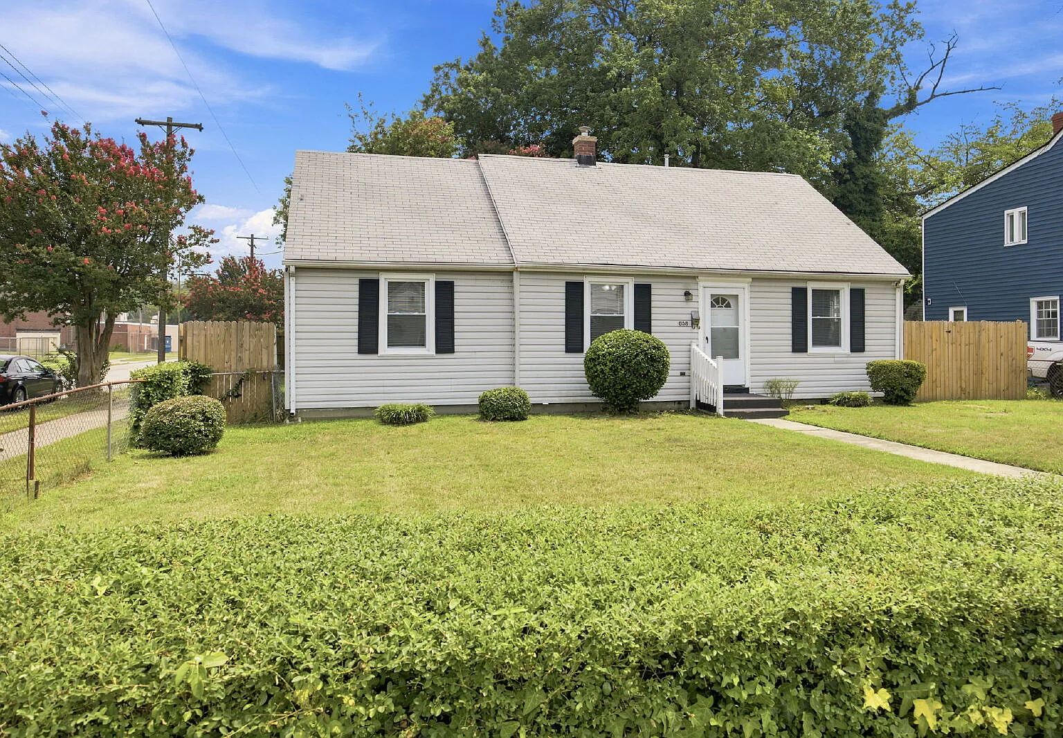 3 bed, 1.0 bath, 1109 sqft, $1,900 — Photo 3