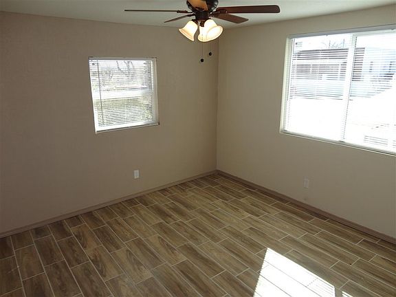 5th image of 3521 Truman Ave