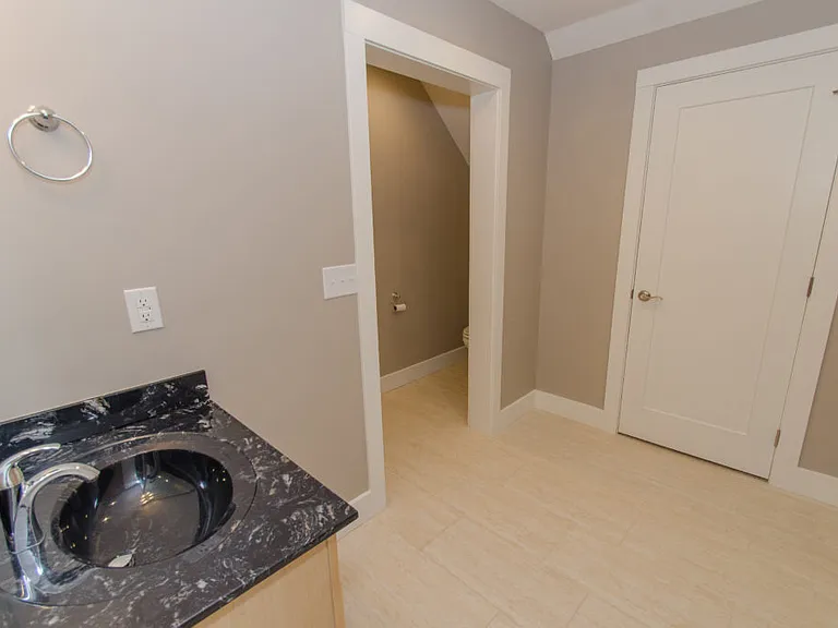 414 E 4th St — Photo 50
