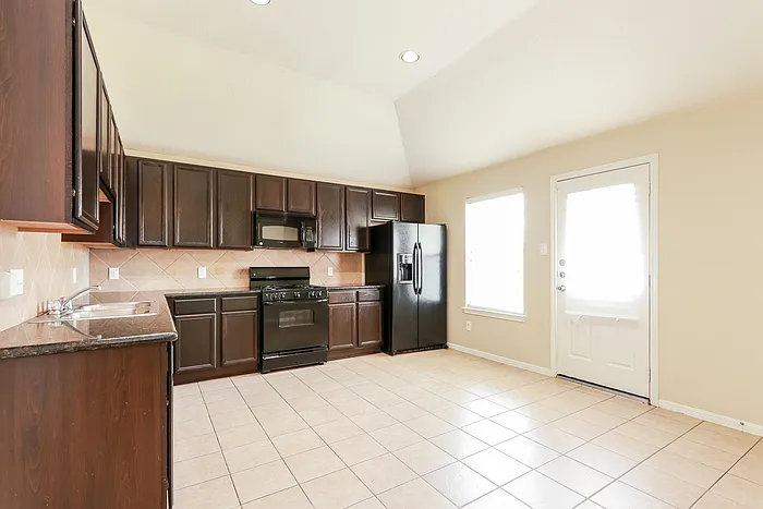 1015 Bahia Vista Dr — Photo 5